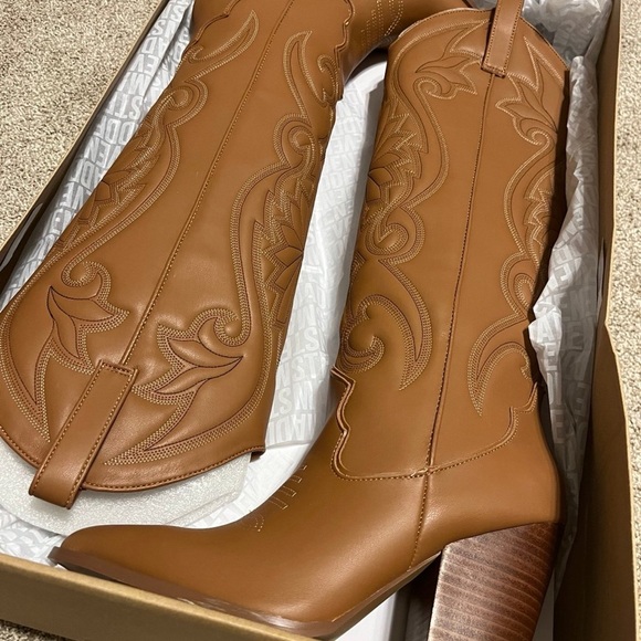 Steve Madden Western Cowboy Boots with Intricate Stitching and Pointed Toe - Picture 1 of 2